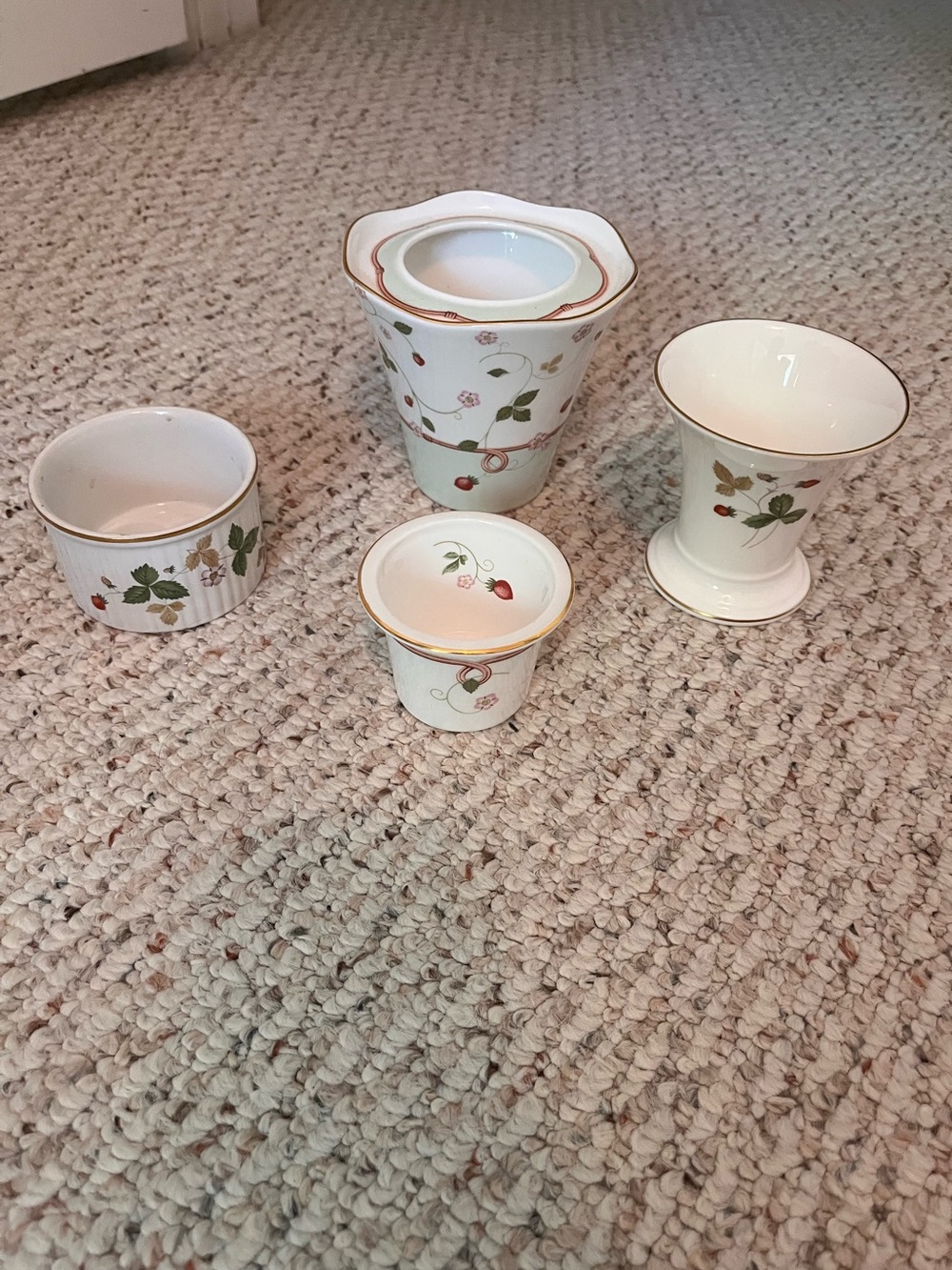 Set Lot Vintage Wedgwood Wild Strawberry Bone China Vase England Ramekin Candle